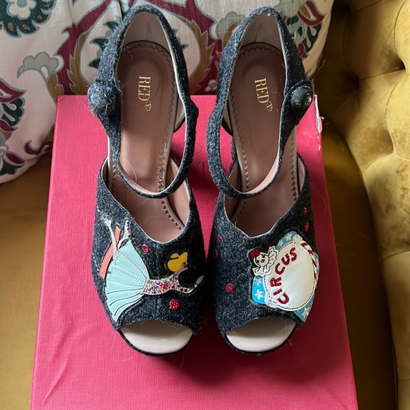 Valentino Platform Heels! (Fits 7 or 7.5) - Picture 1 of 3